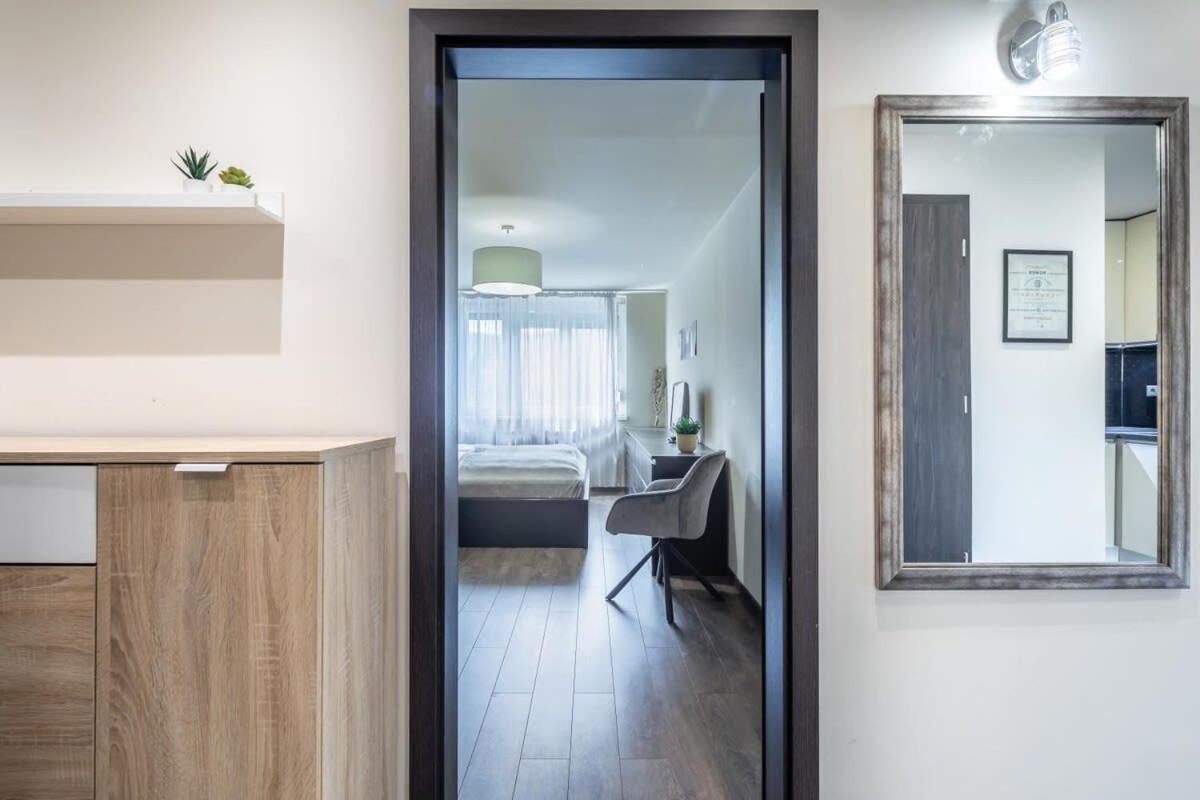 Cozy Quiet Apartment With A Balcony Boedapest Buitenkant foto